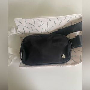 Lululemon Belt Bag Black like new